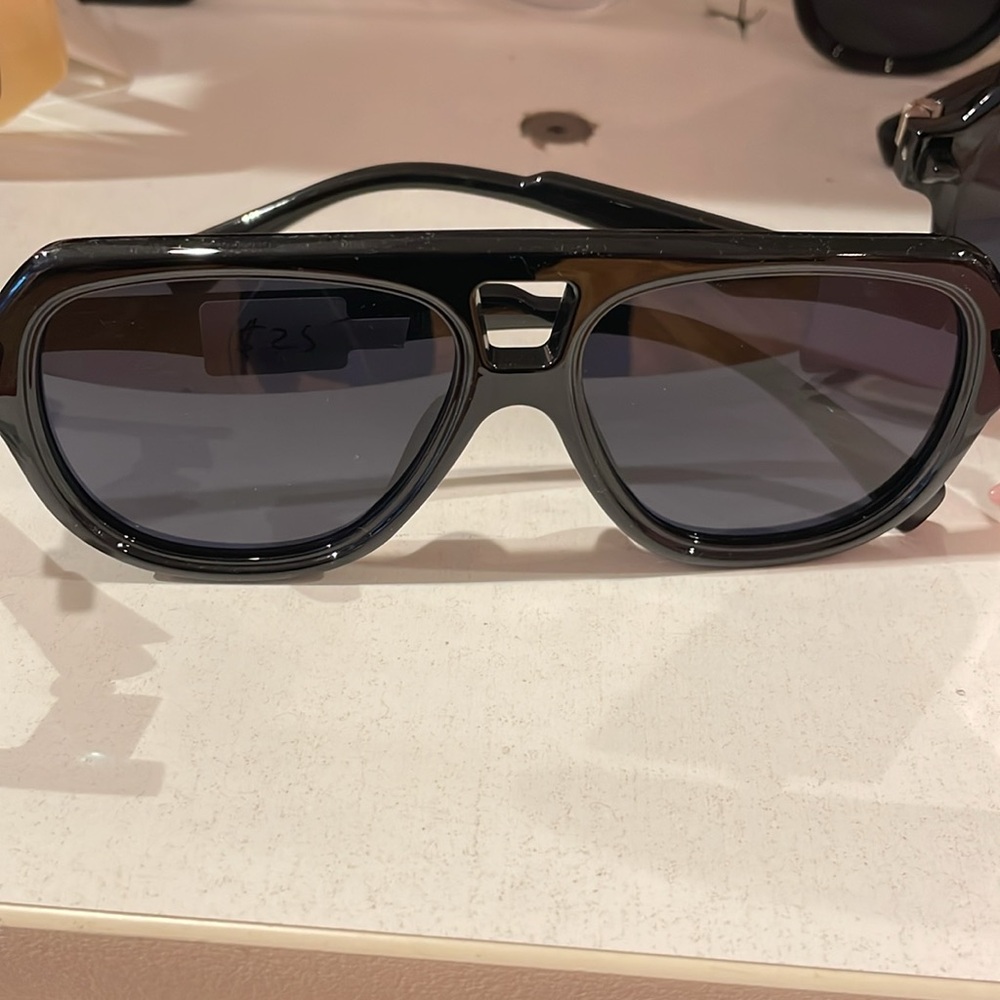 Stylish‎ Tortoiseshell Sunglasses - Picture 4 of 4